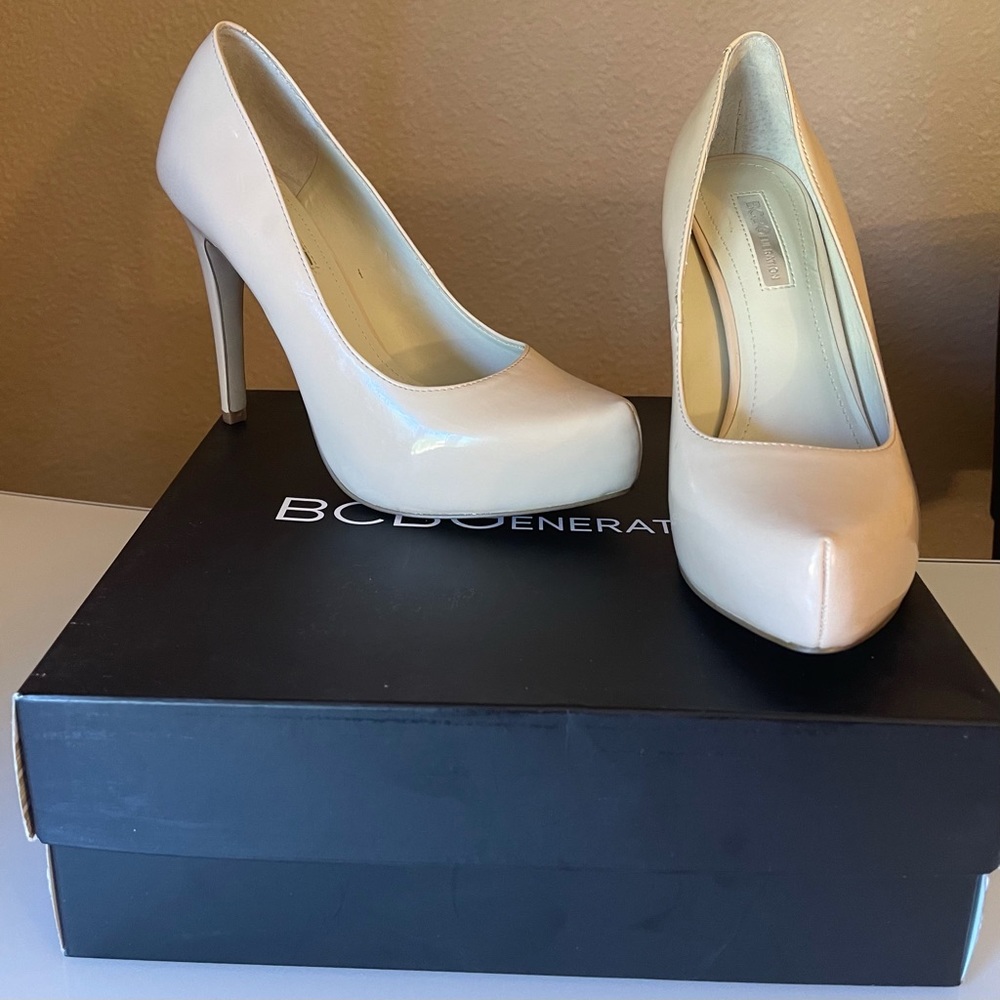 BCBGeneration BRAND NEW nude blush sze 7.5.